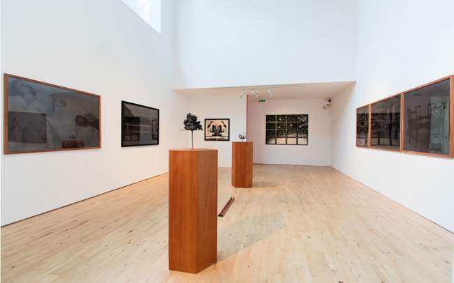 1604 The-Hunters-of-the-Invisble-installation