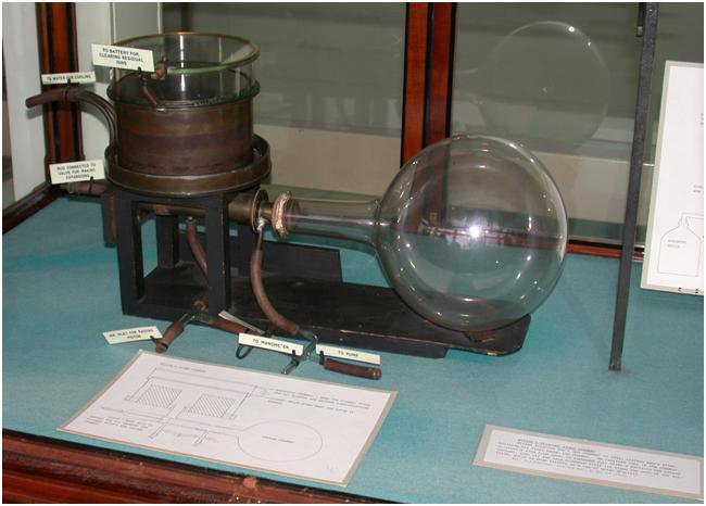 1810 Wilson's cloud chamber