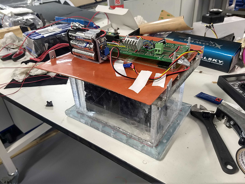 1906 cloud chamber.jpg